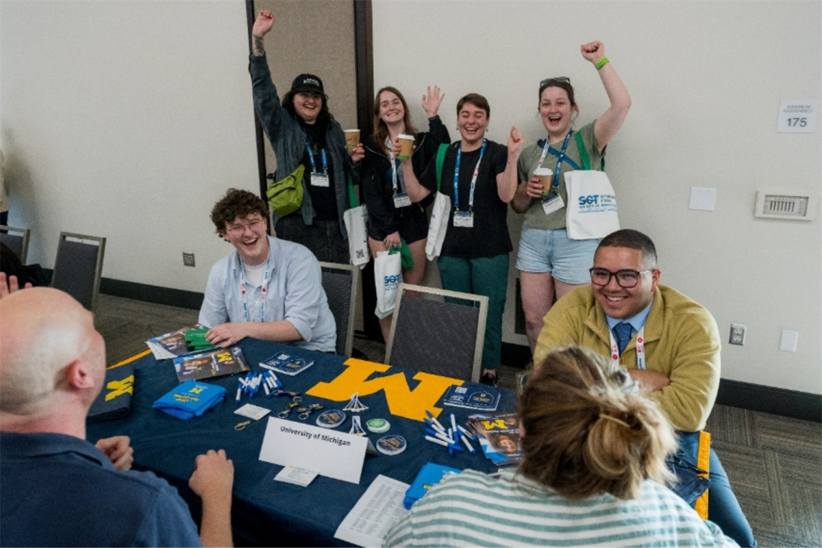 Students talk with program representatives during the Open Time with Academic Toxicology Program Directors, Internship Sponsors, and SOT Special Interest Groups (SIGs) 